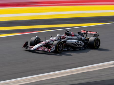 f1-nieuws laatste formule 1 en max verstappen nieuws racingnews365 op smartphone in het centrum van Wijchen
