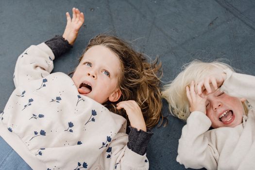 Joke Bruijs tijdens een publiek optreden, passend bij een achtergrondartikel over haar gezinsleven
