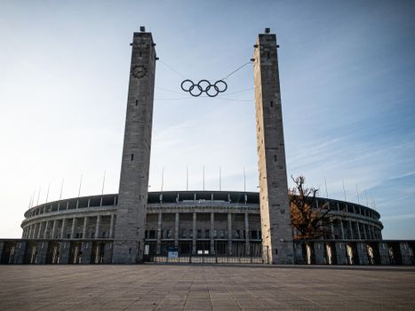 Olympische Spelen 2026 op tv in Wijchen met schaatsbeelden en de medaillespiegel op het scherm