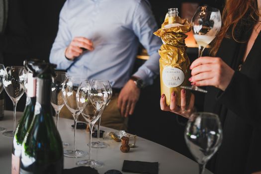Leo Alkemade in de schijnwerpers rond zijn film Champagne, met focus op verhaal, cast en online buzz