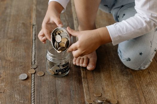 Ouders in Wijchen bespreken de financiële gevolgen van scheiden met kinderen aan de keukentafel