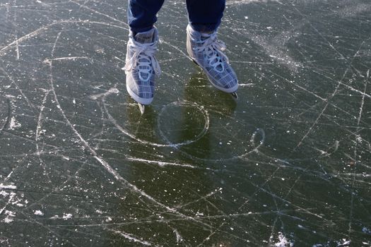 Tijdelijke ijsbaan in centrum Wijchen met schaatsers tijdens Wijchen Schaatst 2026